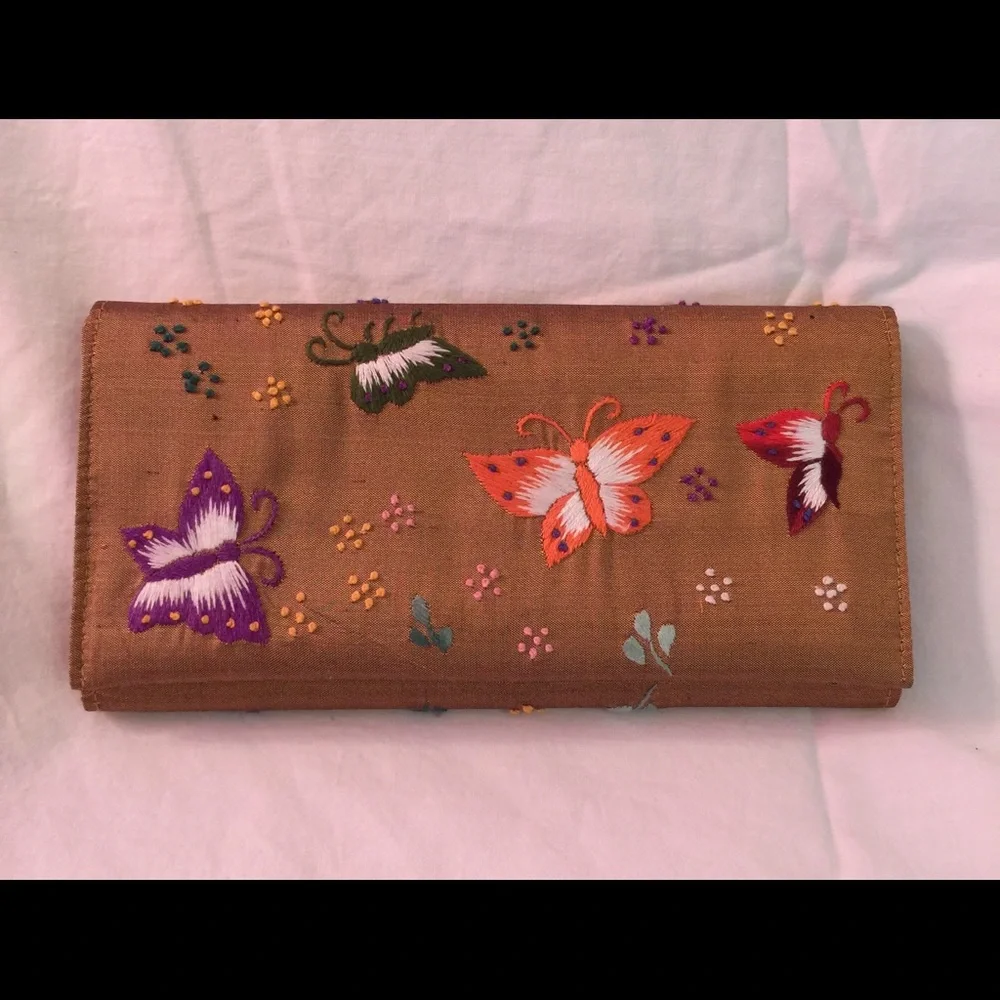 COPY - ⚡PRICE REDUCED!⚡️🦋Butterfly/Dragonfly Silk Clutch